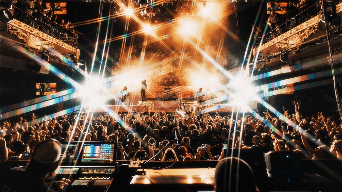 WeAreTheUsed's tweet photo. Small, simple, safe price 🥀

What an amazing past few shows. Sacramento, Grand Junction, &amp; Denver up next. 

https://t.co/2EmKk48vve 🎟️

📸 @shotbyhvnter https://t.co/cQ2aCvTXPi