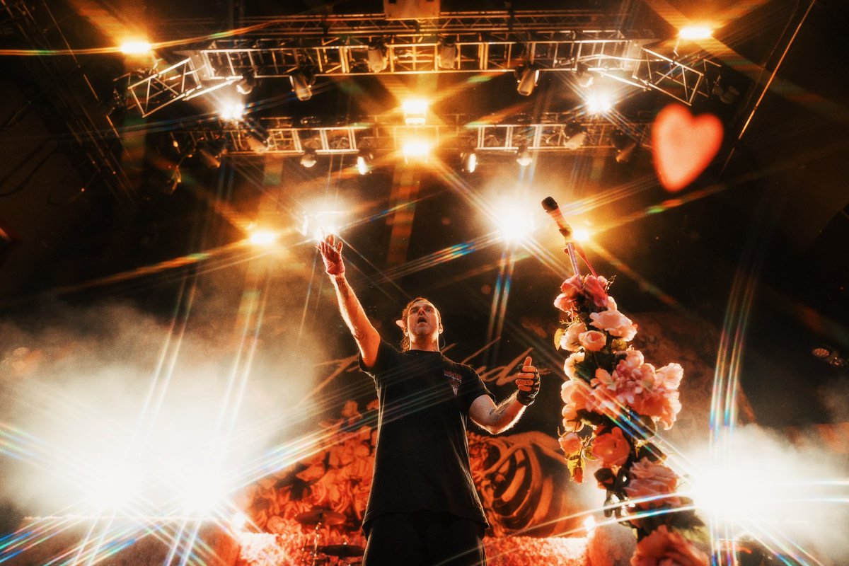 WeAreTheUsed's tweet photo. Small, simple, safe price 🥀

What an amazing past few shows. Sacramento, Grand Junction, &amp; Denver up next. 

https://t.co/2EmKk48vve 🎟️

📸 @shotbyhvnter https://t.co/cQ2aCvTXPi