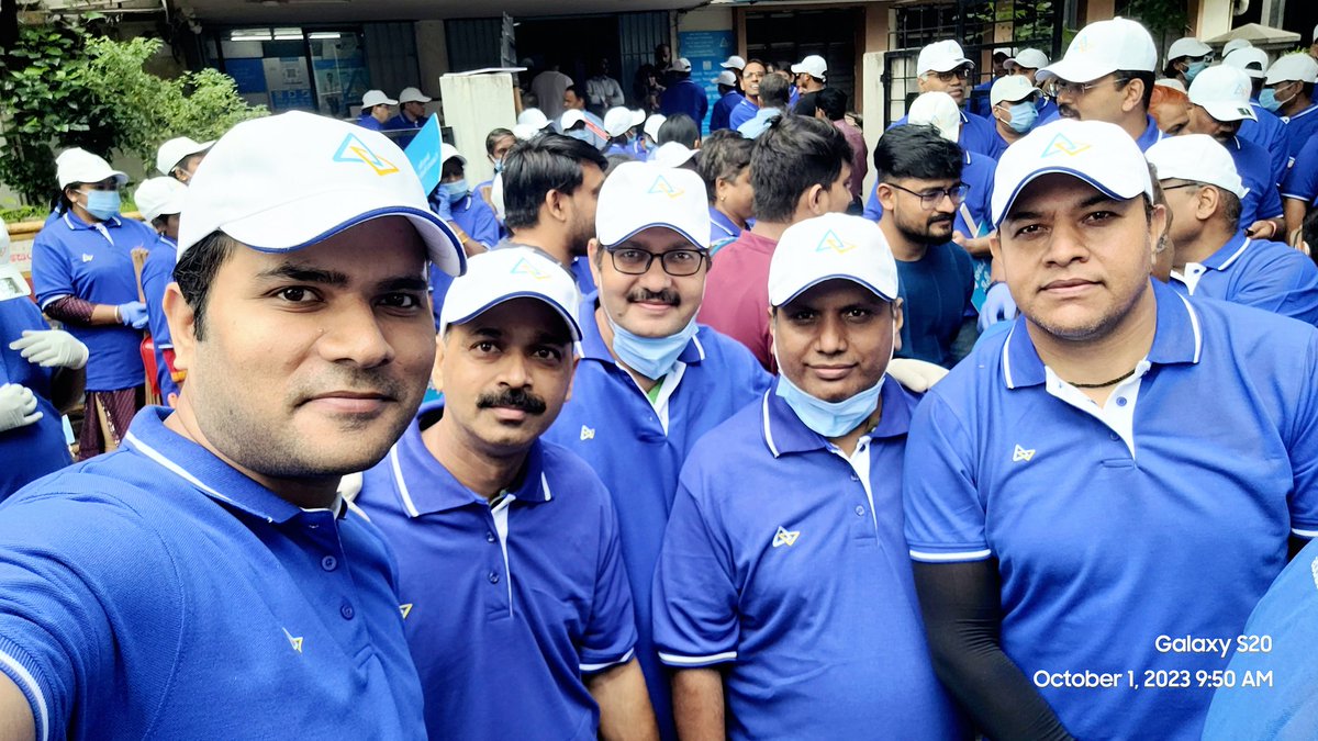 NDbros's tweet photo. On the eve of Gandhi ji's birth anniversary and completion of 9 years of #SwachhBharat, Participated in #SwachhtaHiSeva Abhiyan, an initiative of PM @NarendraModiji ji, near Basavanagudi Bangalore. Let's collectively work towards achieving #SwachhBharat
 #EkTareekhEkGhantaEkSath https://t.co/6JzHaDkOph