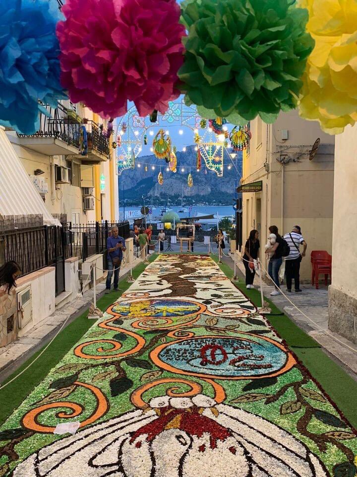 Sonia59804639's tweet photo. L’infiorata di Mondello 🌹💐🌸🌺🌷🌼🥀🌻 https://t.co/3CPqDAvgT2