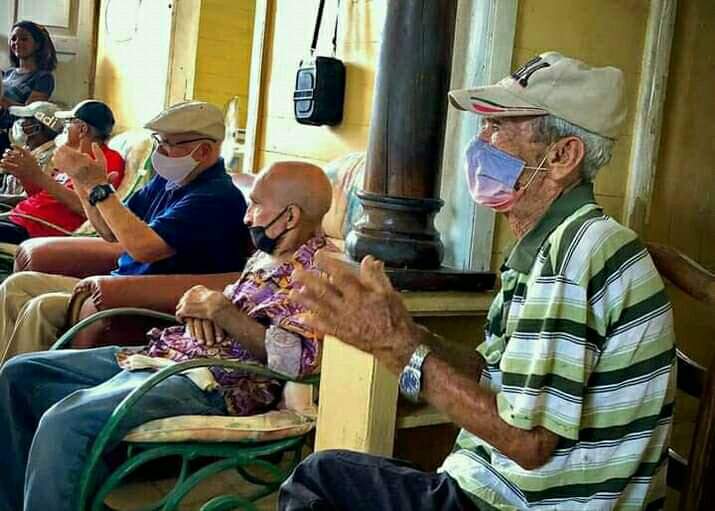 Porque sus vidas son como luces de experiencia que iluminan nuestro camino, felicidades a los adultos mayores, especialmente a los mayabequenses, en este, su día. #UnidosXCuba #Cuba #Mayabeque #DeZurdaTeam♥️🇨🇺