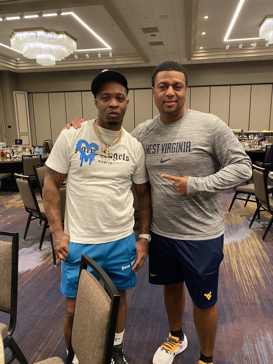 Backendcoach12's tweet photo. โฆ@Tayaustin01โฉ in the building! The ๐ had the TEAM and STAFF ready to run through a wall! #BMoreBorn #WVURaised ๐คโผ๏ธ https://t.co/DEJXSLQm90