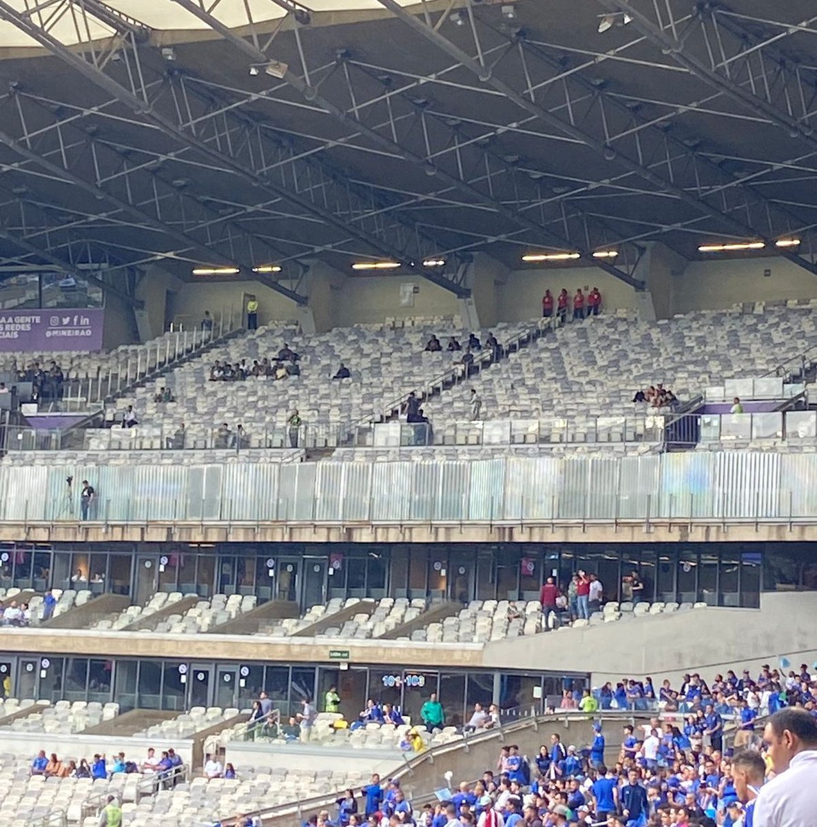 cecarrogantes's tweet photo. Torcida do América em sua lotação máxima 🔥 https://t.co/toR11HUyni