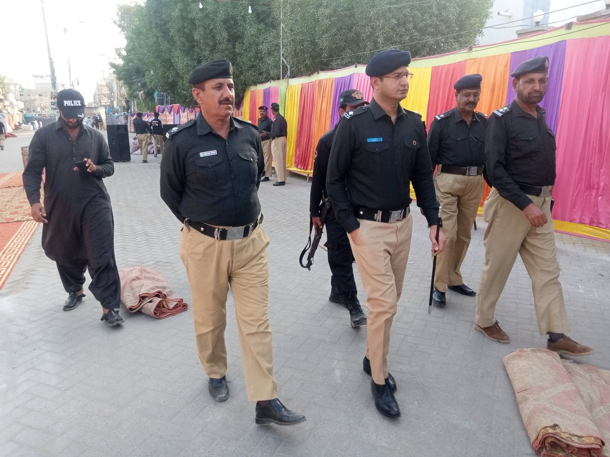 Pre event duty deployment of 12 Rabiul awal at Dadu Dist.
Kudos to district police for fool proof security arrangements.
#RabiulAwal
#coplife #security #policingwithpride
#sindhpolicezindabad