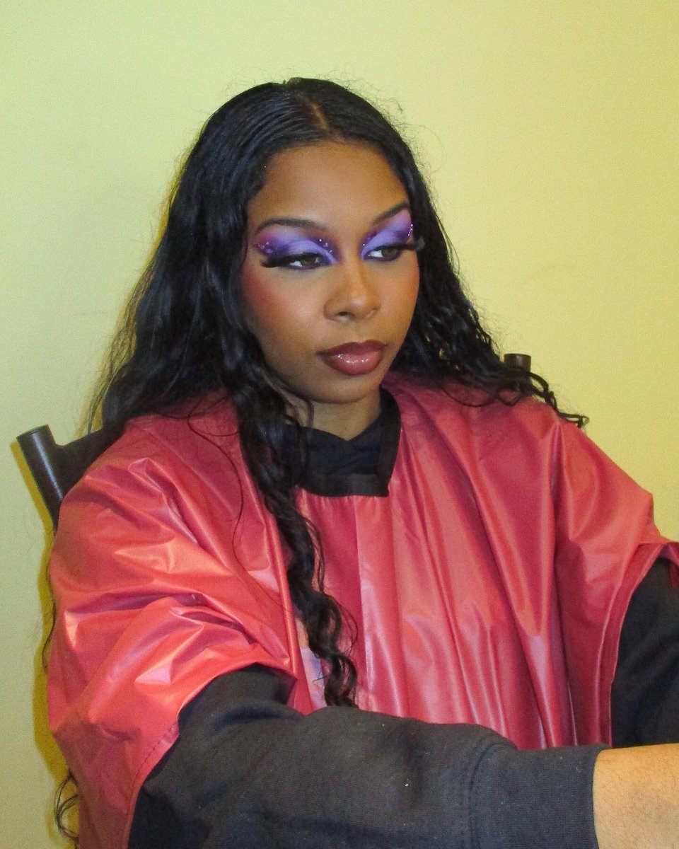 naomiw00's tweet photo. Miss Berry ๐ซ
Creative fall glam makeup look. Fall is here and so is the new looks with colours and tones to fit season. I wanted a cool tones last year I did warm! #muanai #fallmakeup #creativemakeup #fallglam #berrymakeup #purplemakeup https://t.co/6tl5nRNX5N