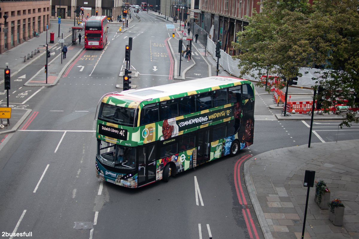 2busesfull tweet media