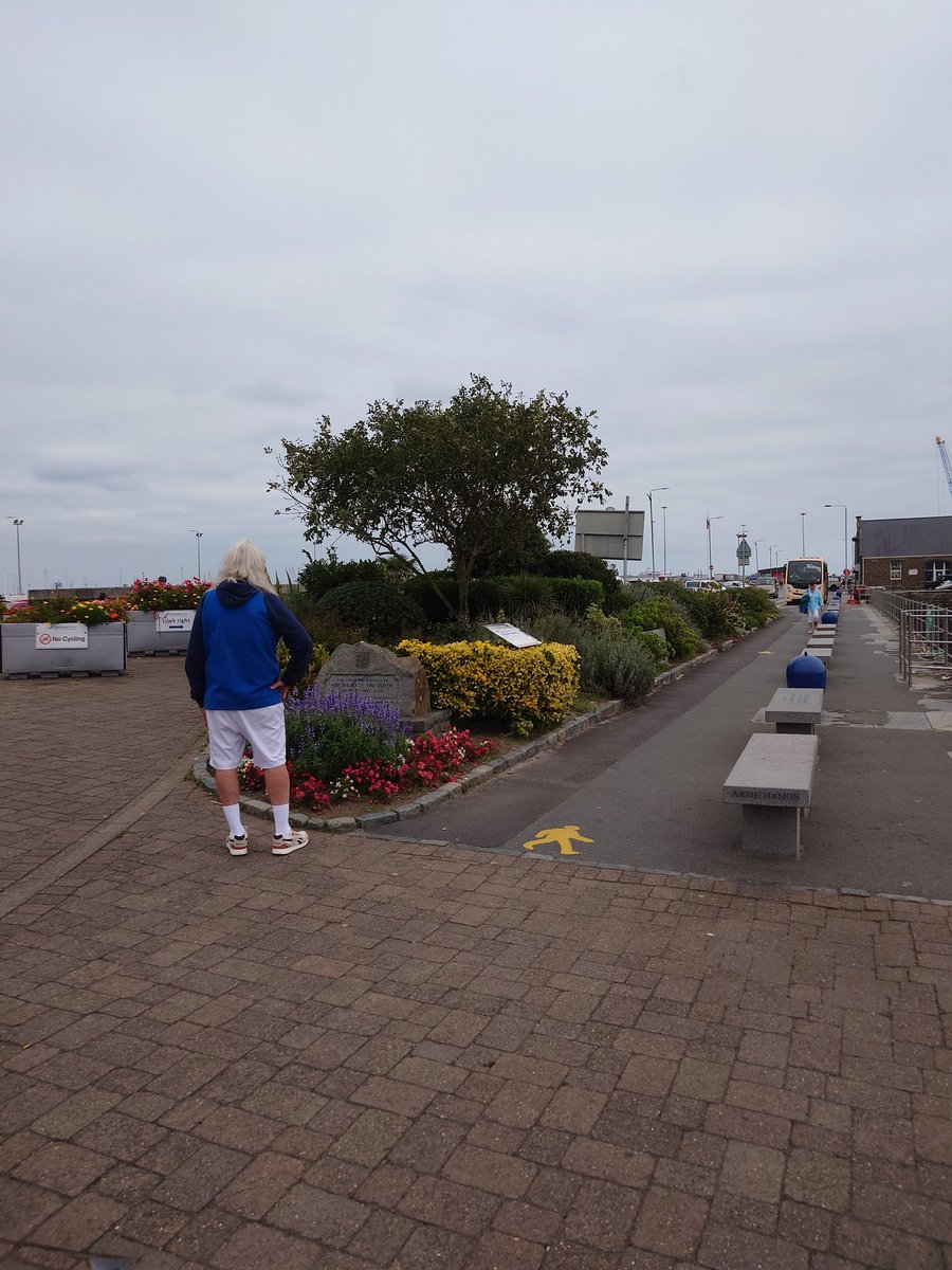 Edward071986's tweet photo. @realclintonb  I caught you appreciating some old bush. https://t.co/YPLdeChcpy
