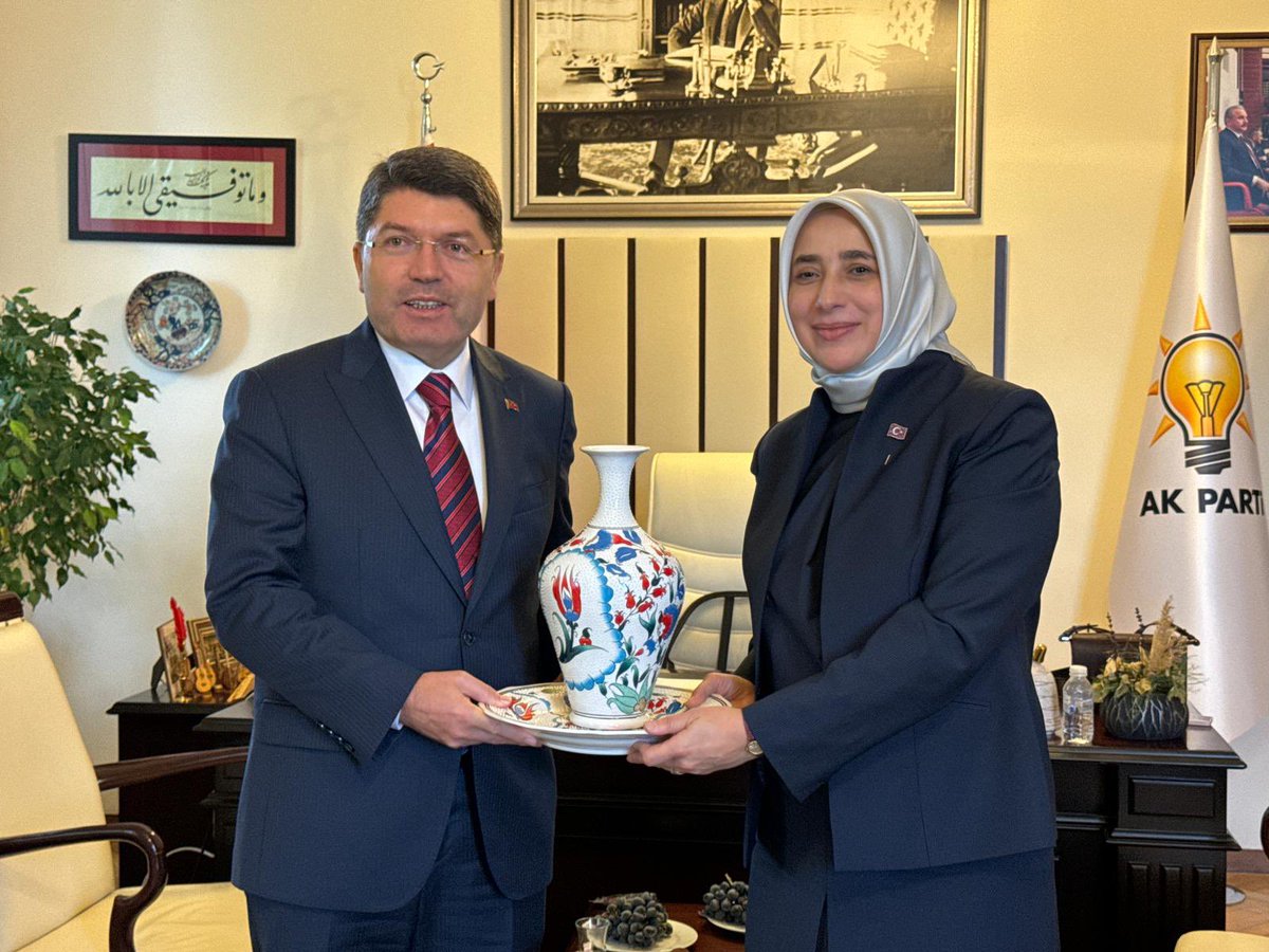 AvOzlemZengin's tweet photo. Adalet Bakanımız Sayın Yılmaz Tunç ile TBMM’de bir araya geldik. Sayın Bakanımıza nazik ziyaretleri için hassaten teşekkür ederim. @yilmaztunc @adalet_bakanlik https://t.co/258FZZVpq5