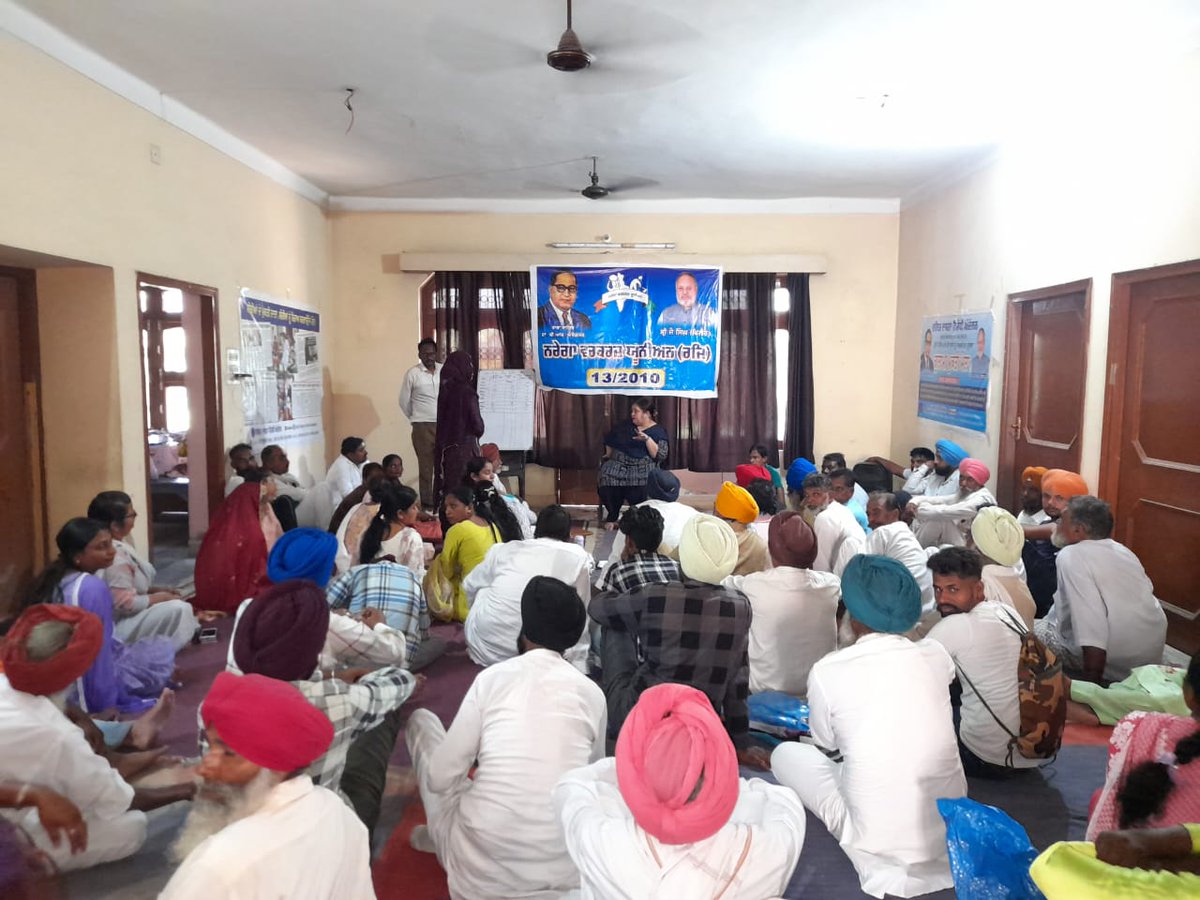 nrega80075's tweet photo. ਯੂਨੀਅਨ ਦੀ ਸਟੇਟ ਦੀ ਕੰਨਫੈਨਸ਼ਨ ਫਿਲੌਰ ਵਿਖੇ ਹੋਈ। ਜਿਸ ਵਿੱਚ ਜ਼ਿਲ੍ਹਾ ਪ੍ਰਧਾਨਾਂ, ਬਲਾਕਾਂ  ਨੇ ਭਾਗ ਲਿਆ।15 ਅਕਤੂਬਰ ਨੂੰ ਅੰਤਰਰਾਸ਼ਟਰੀ ਪੇਂਡੂ ਮਹਿਲਾ ਦਿਵਸ ਉਪਰ ਜ਼ਿਲ੍ਹਾ ਪੱਧਰੀ ਪ੍ਰਦਰਸ਼ਨ ਕਰਨਗੇ ਕਿਉਂਕਿ ਮਨਰੇਗਾ ਅਧੀਨ ਔਰਤਾ ਨੂੰ ਕੰਮ ਨਹੀਂ ਦਿੱਤਾ ਜਾ ਰਿਹਾ ਅਤੇ ਪੰਜਾਬ ਸਰਕਾਰ ਨੂੰ ਮੰਗ ਪੱਤਰ ਰਾਹੀਂ ਡਿਪਟੀ ਕਮਿਸ਼ਨਰ ਦਿੱਤੇ ਜਾਣਗੇ। https://t.co/scyCMknlBn