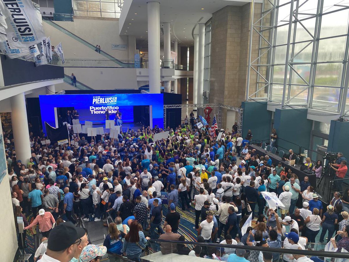 irisiri_8's tweet image. El apoyo al gobernador @pedropierluisi en el Centro de Convenciones de Puerto Rico es Con-Tun-Den-Te‼️‼️‼️
Lleno a capacidad 👇🏼👇🏼👇🏼