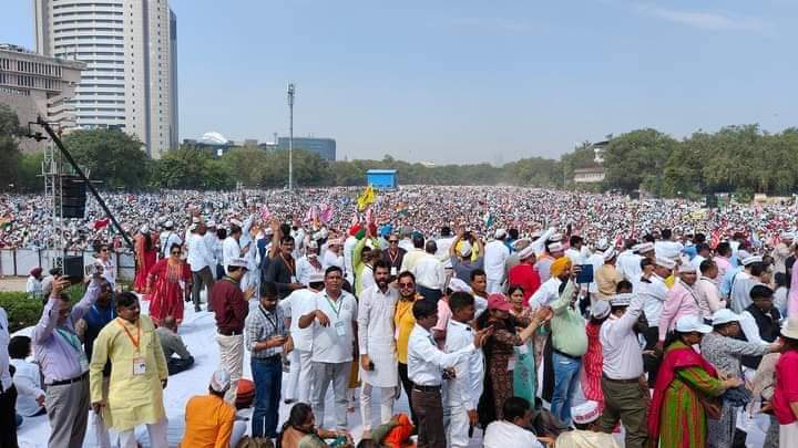 mohitkumarBtc13's tweet photo. सारा भारत डोल रहा हैं,
पुरानी पेंशन पेंशन बोल रहा हैं !
मंजिलों की फितरत है कि वह चल कर नहीं आती।
वीर तुम बढ़े चलो ,धीर तुम बढ़े चलो!!  #पेंशनशंखनादमहारैली 
#WeWantOPS 
#पुरानी_पेंशन_बहाल_करो #RestoreOldPension @NmopsInd
@vijaykbandhu
@Mauryapankaj79
@SuryawaSingh https://t.co/t02Dn6DkFl