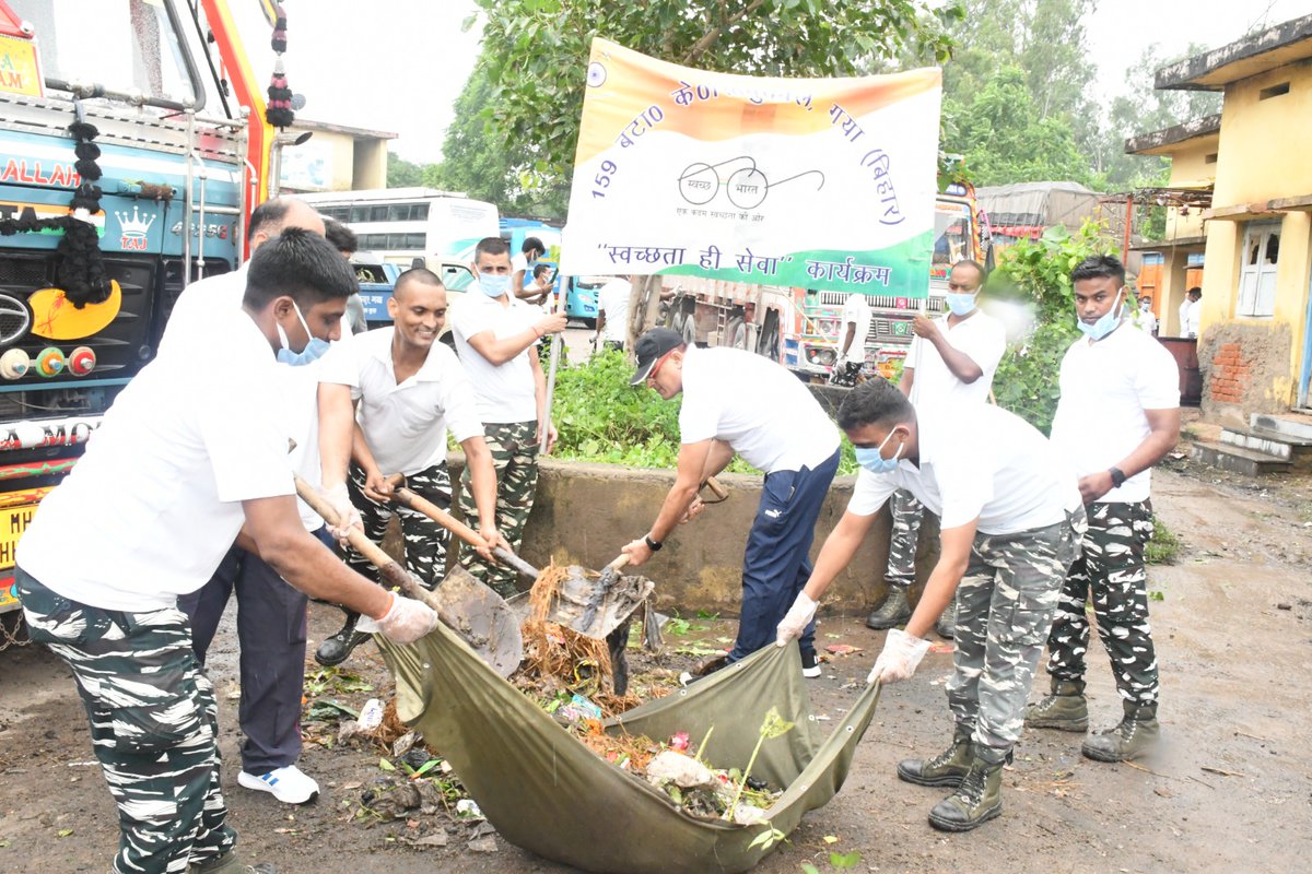 On 01.10.23 159 Bn conducted Swachta Abhiyan at Bus Stand Sikariya More, Gaya in collaboration with Civil Administration &amp; local bodies. Commandant-159 Bn on this occasion messaged and motivated the youth to contribute in the cleanliness drive and to be a part of nation building.