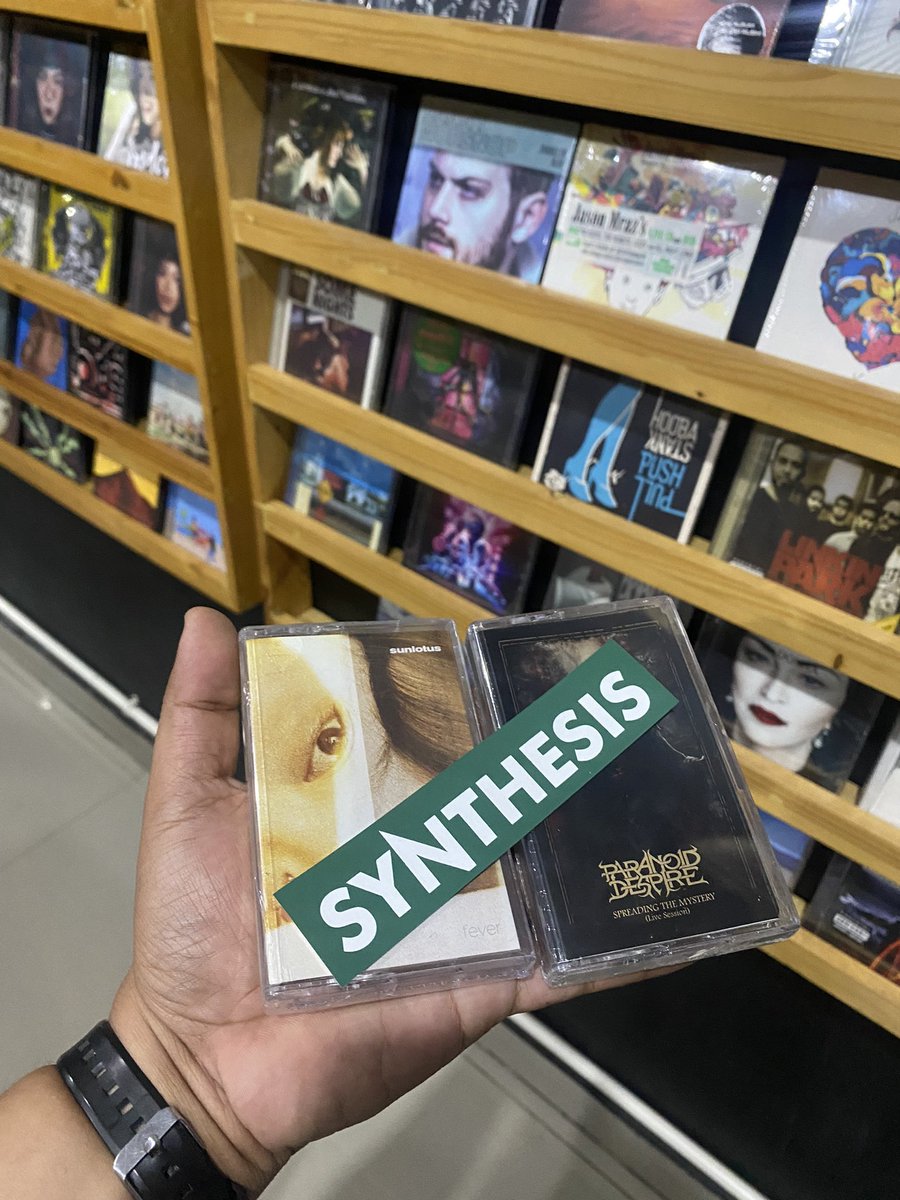 kolonigigs_'s tweet photo. Pap rilisan fisik atau merchandise band yang terakhir kalian beli 👀 https://t.co/D2KFE0QrtH