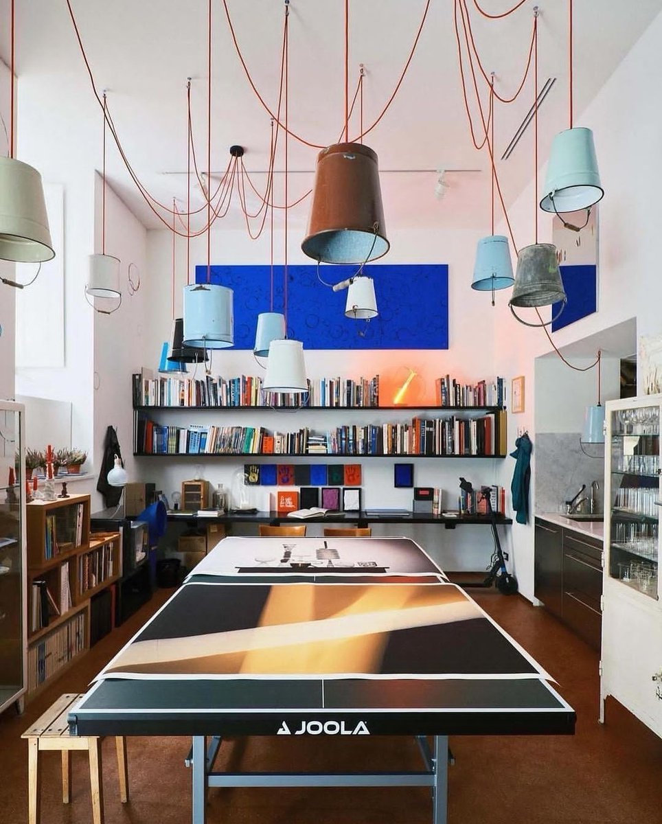 alejandrocsome's tweet photo. El estudio en Roma de Rolf Sachs, diseñador, coleccionista y artista, es un sin fin de objetos y elementos que no agotan el ojo sino que lo estimulan a perderse en preguntas sobre orígenes y sentidos de cada uno de los objetos.

📷: Simon Watson. https://t.co/eUOB0ouIP8