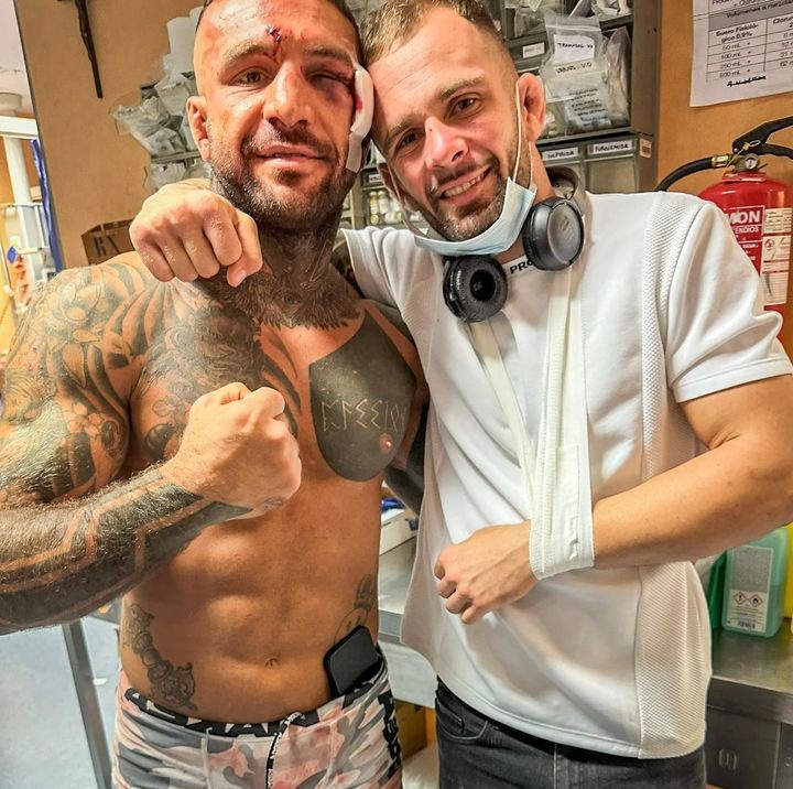 pelunaton's tweet photo. Franco Tenaglia y Theo Bashford con heridas de guerra #WOW10 #MMASpain https://t.co/HDdyjUX7g0