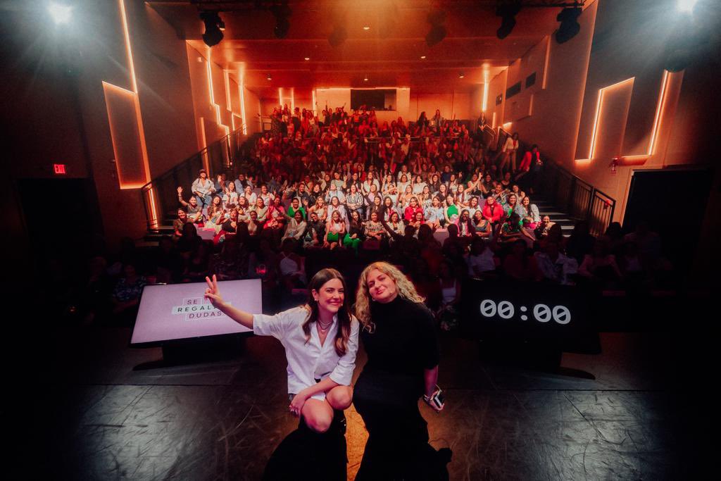 ashleyfrangie's tweet photo. Gracias a toda la gente de Panama, Bogotá y Medellín. 

Me voy con el cori lleno a mi casa. Prometemos venir a venues mucho más grandes. 

Gracias por la infinidad de abrazos y besos. Gracias por todos los regalitos pero sobretodo gracias por venir a vernos. 

Les amo. https://t.co/FXRPXZAhz3