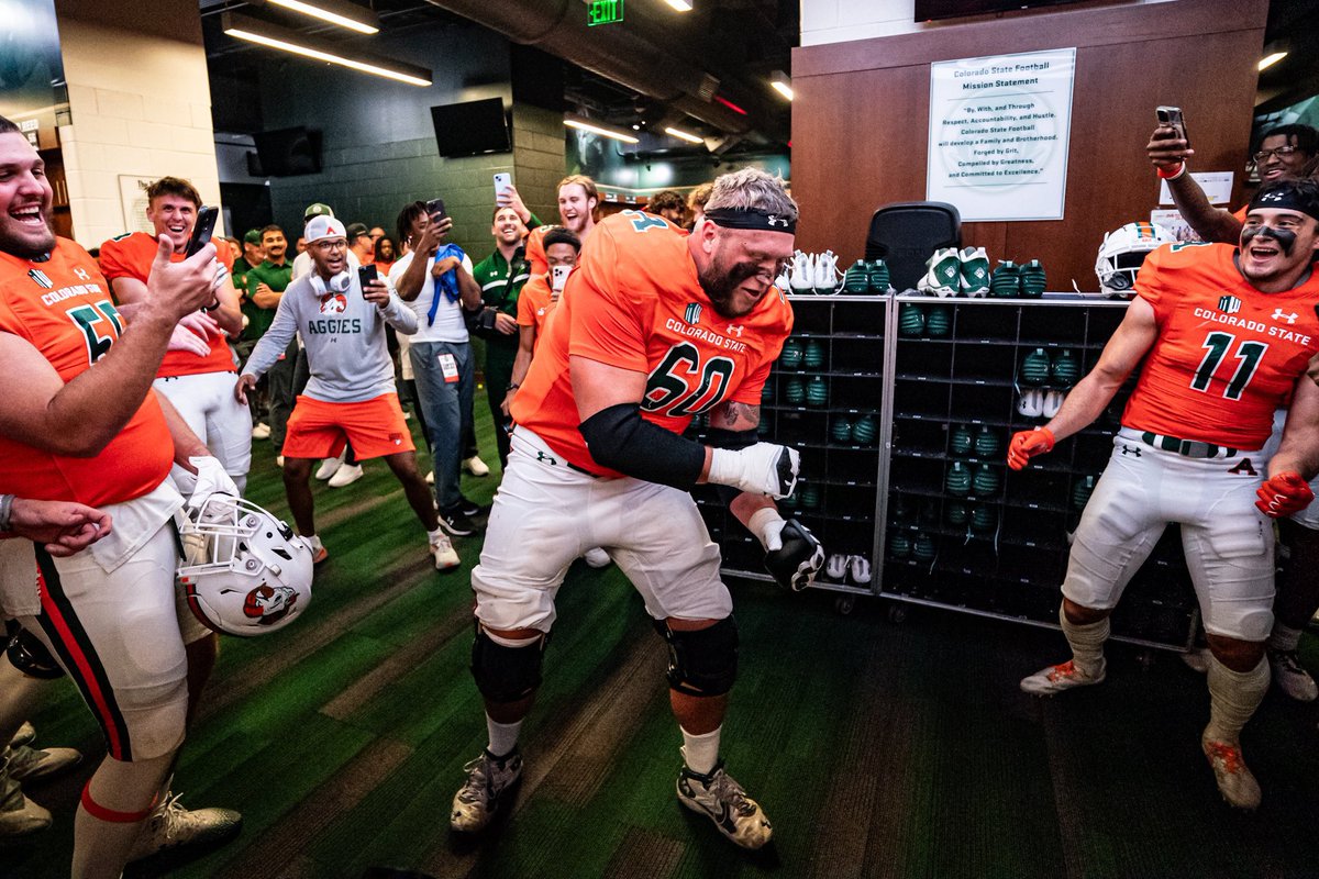 <a href="/coophoop24_7/">Cameron Cooper</a> ummmm….OK!! 👍😂😂😂  #BigMoves #CamDance 🕺