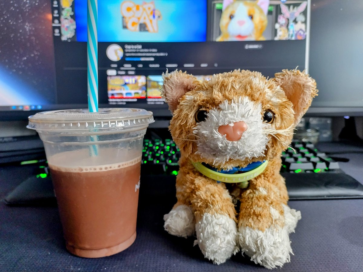 Yisarus's tweet photo. Nice chill Sunday enjoying some choccy milk while watching @CupIsACat's Minecraft videos :) https://t.co/APsvtJzeaY