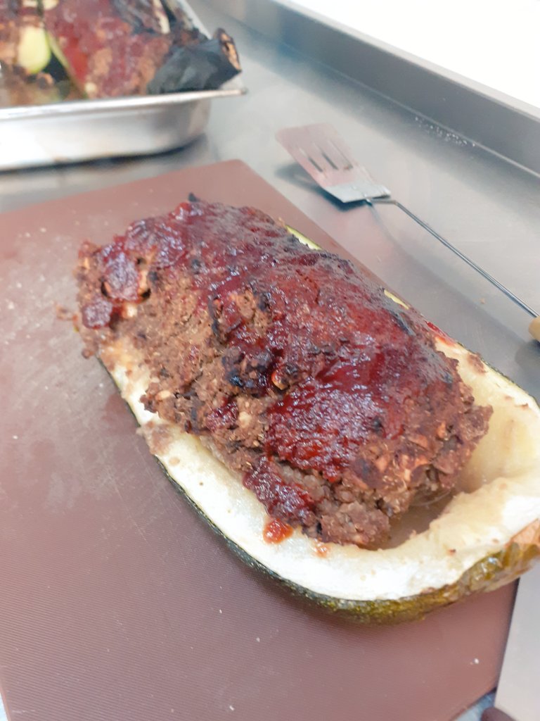 IOweYouNathan's tweet photo. From raw to stuffed to glazed to baked.
Can I blow my own trumpet and say that they all loved it? Cos they did.
#marrowthon #vegan #cooking https://t.co/q9usozO565