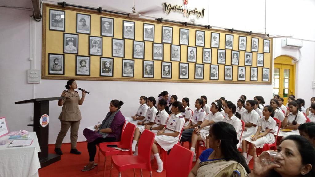 IaSouthern's tweet image. महावारी में स्वच्छता
An interactive session &amp;amp; health lectures conducted for students of KV #Devlali &amp;amp; APS #Mumbai on #MenstrualHygiene. Queries on taboos &amp;amp; practices were resolved teaching best hygienic practices including proper disposal of menstrual waste
#SpecialCampaign3
