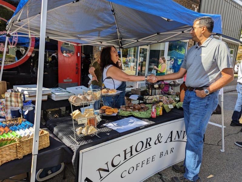 RepVenkat's tweet photo. My staff &amp; I had a wonderful time with @RepDeluzio yesterday at the Ben Avon Fall Festival. I spoke with so many neighbors &amp; constituents on how I can best serve our community. Thank you to the Avon Club, organizers, volunteers &amp; first responders for putting on this great event. https://t.co/JBzmyUM4rN