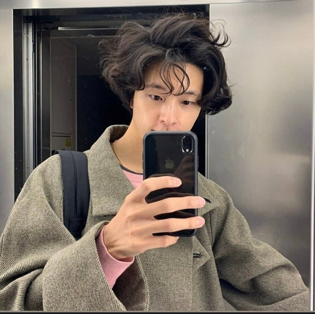 FeoLo91's tweet photo. 홍경  연구실에서 3일동안 못 나온 대학원생 같은 머리 또 해줬으면 좋겠음 https://t.co/KZOxvwaJr3