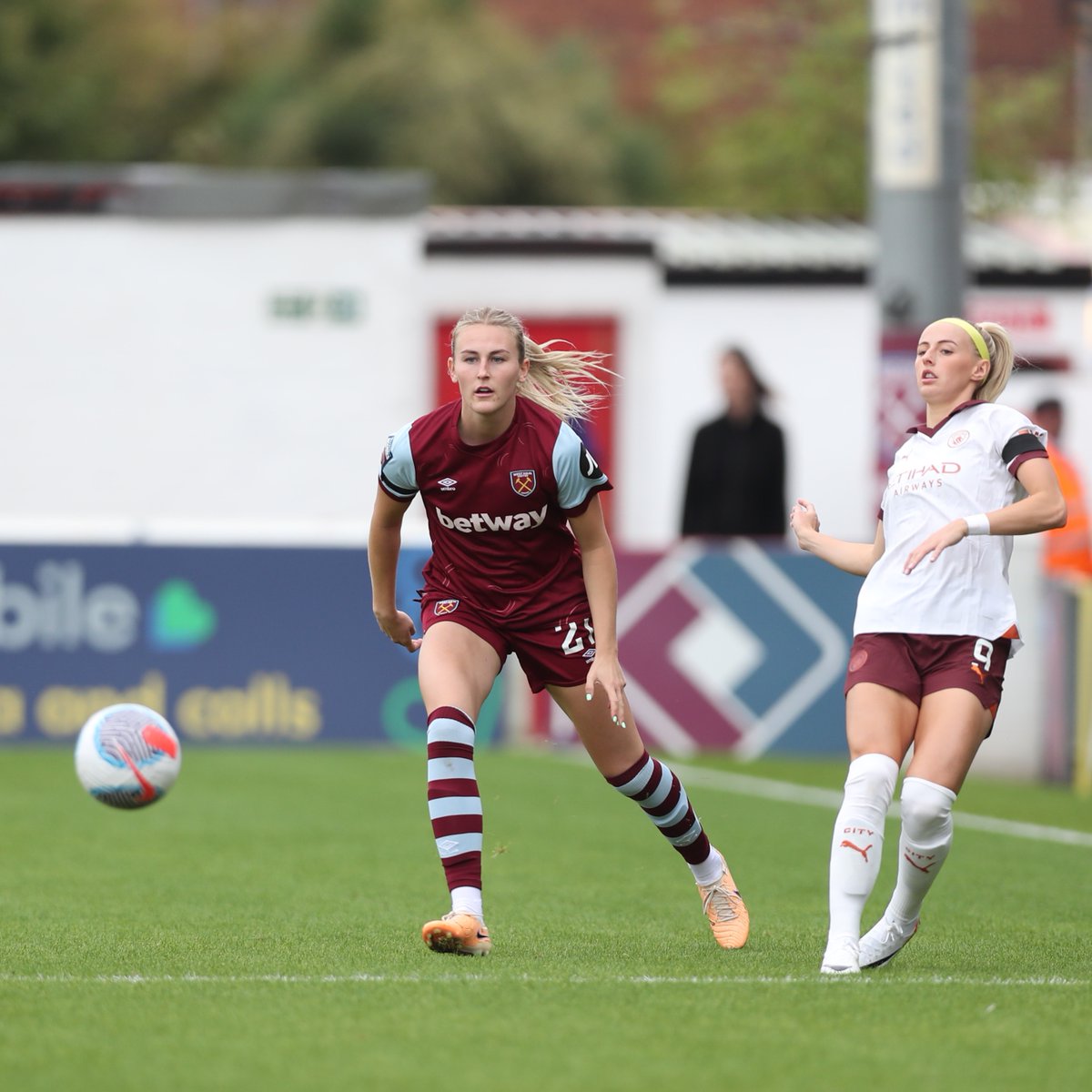 WestHamWomen's tweet photo. Battling hard at Chigwell Construction Stadium 🏟️

⚒️0-0🔵(25) https://t.co/zOein8rHPz