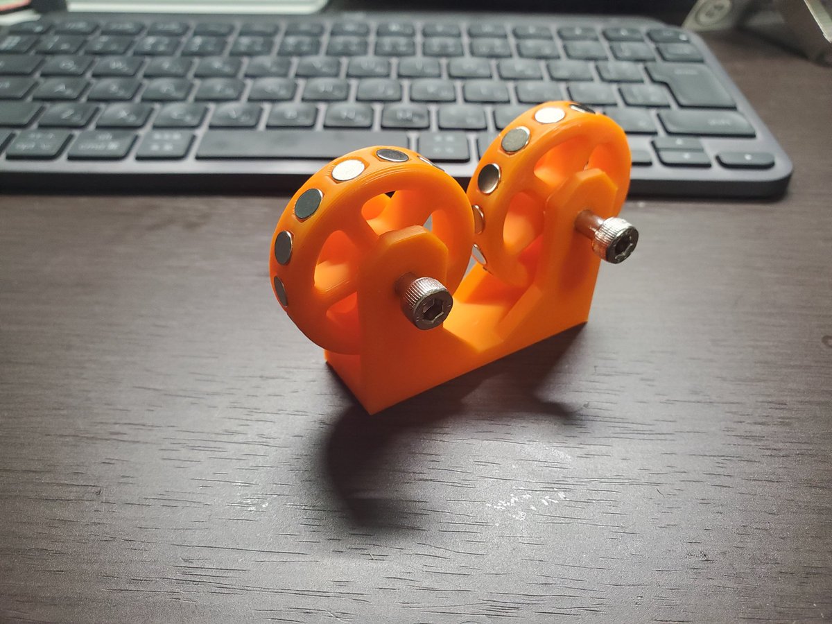 shasha_tech's tweet photo. 磁力で回転する歯車作りました
歯がないのに回転が伝達するのが面白い https://t.co/NPID4dd4JG