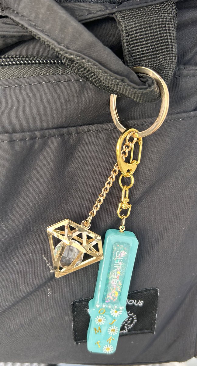 yocchanchan47's tweet photo. SHINeeWORLD日本のツアーが始まりましたね💓
東京ドームまで決まり🌈💓✨
最高です👍😊💓
ソンムル作ってみました！
制作動画では無いのですが、作った作品たちの動画です💓

https://t.co/PT5qYefvXW

#handmade #shinee #샤이니 
#シャヲル　#ソンムル
#handmade #ハンドメイド 
#レジン　#resin https://t.co/k09xoNqFc5