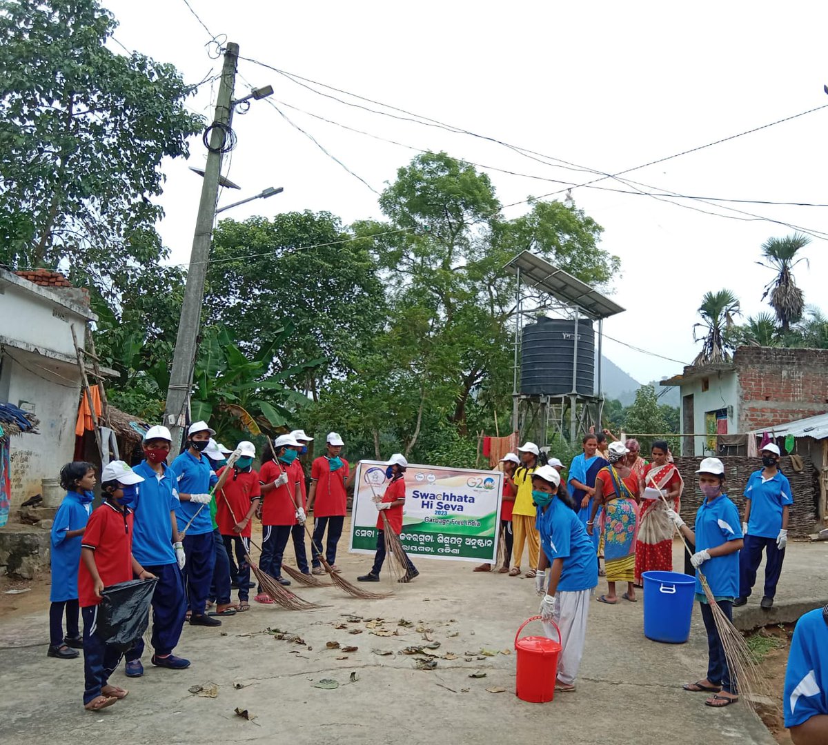 CciSeva's tweet photo. Swachhata hin sewa campaign at Seva Samaj Jabarguda CCI by all inmates and staff
@OSCPSODISHA
@WCDOdisha
@DM_Rayagada
@ https://t.co/lxzRINEkkn
