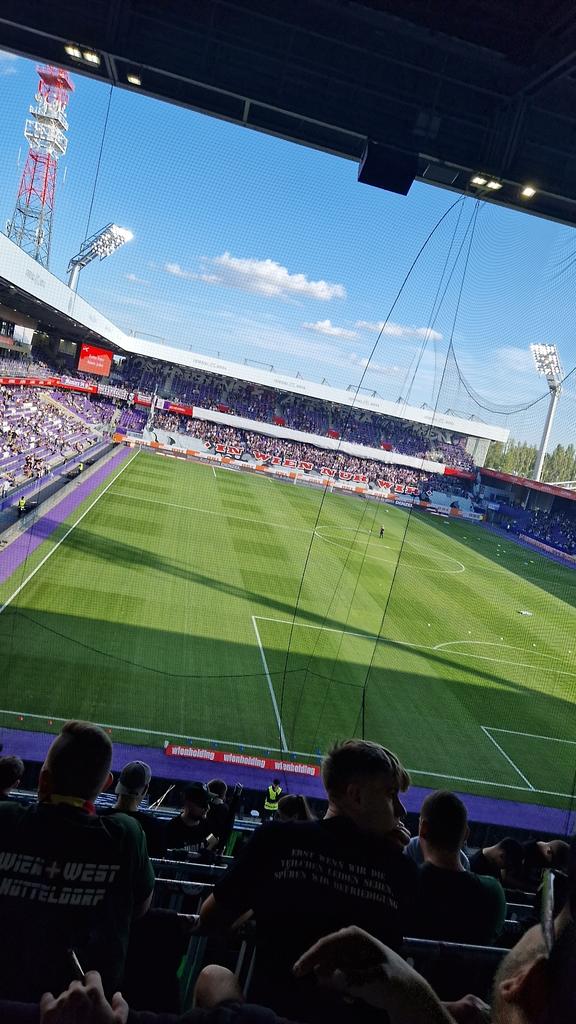 Sieht scheisse aus🤮🤮

In Wien nUR wir 🟢⚪️

#FAKSCR #skrapid