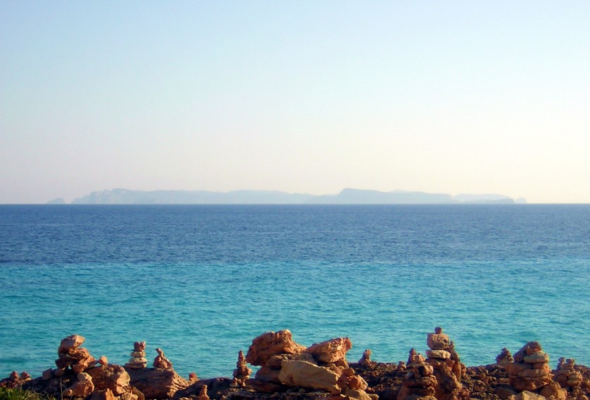 AutosVima's tweet photo. Cabrera, is a true gem in the Mediterranean. Steeped in history from pirate hideouts to heavily guarded military bases, it now welcomes curious visitors eager to explore its untouched nature and past.
https://t.co/smb2xdWUTc
#mallorca #cabrera #sun #sommer #sun https://t.co/hBzxcCkWtt