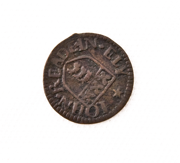 🔎We’ve had our eyes peeled for a ‘X’ shape in our collections for #MuseumABC. Can you spot three ‘X’ shapes on this token? It was made for Rev John Read. Tokens were used as symbols of receipt or debt, or used in small transactions in shortage of small denomination coins.