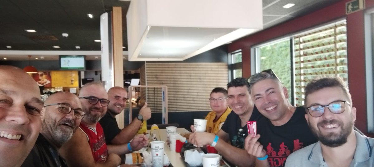 raulcautivo's tweet photo. Papeo 🍔 @FelicianoBueno @JLcham0rr0 @GinesJart @MartnUreaDeMen1 @juanmaledob @anlliutrera https://t.co/LRzynNcfrB