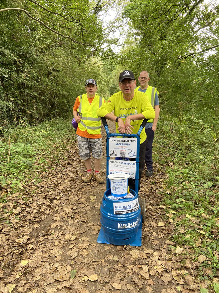 Look who I bumped into on #MarriottsWay on his #beerpush? ⁦@moongazerale⁩ David. Great work as he raises cash for ⁦@Itsontheball⁩ ..seven marathons in seven days. Just wow! 👏👏