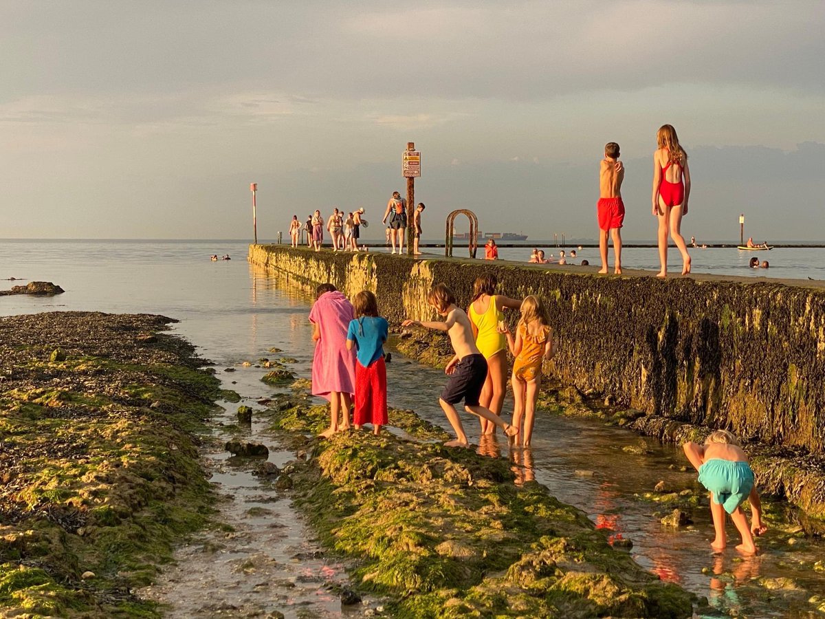 🔥 Get ready for a sizzling week of hot HOT autumn sunshine in #Margate 🔥 🔥 🔥 

We have rare last minute availability at Ballarat House next weekend. 
Use coupon GETMETOTHESEA30 for a 30% last minute discount.

Book direct here: ballarathouse.com/book-your-stay