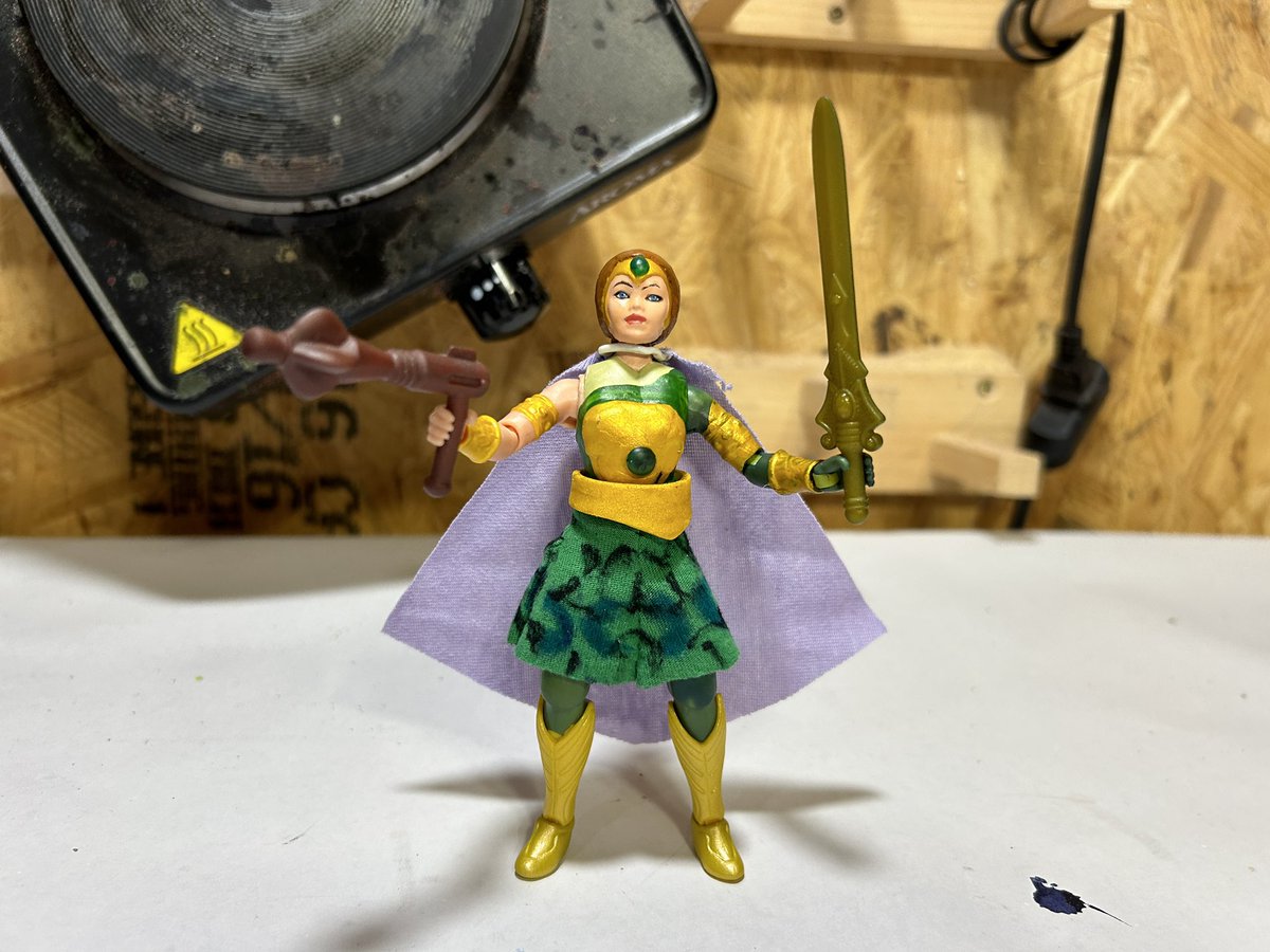 makeshapecreate's tweet photo. Someone asked what QUEEN MARLENA would look like if she were designed by Mattel and not Filmation! This is my take on that!
https://t.co/iFHFOaAsfh

#queen #marlena #filmation #motu #mastersoftheuniverse 
#origins #heman #custom #actionfigure https://t.co/K3VoOYfiPH