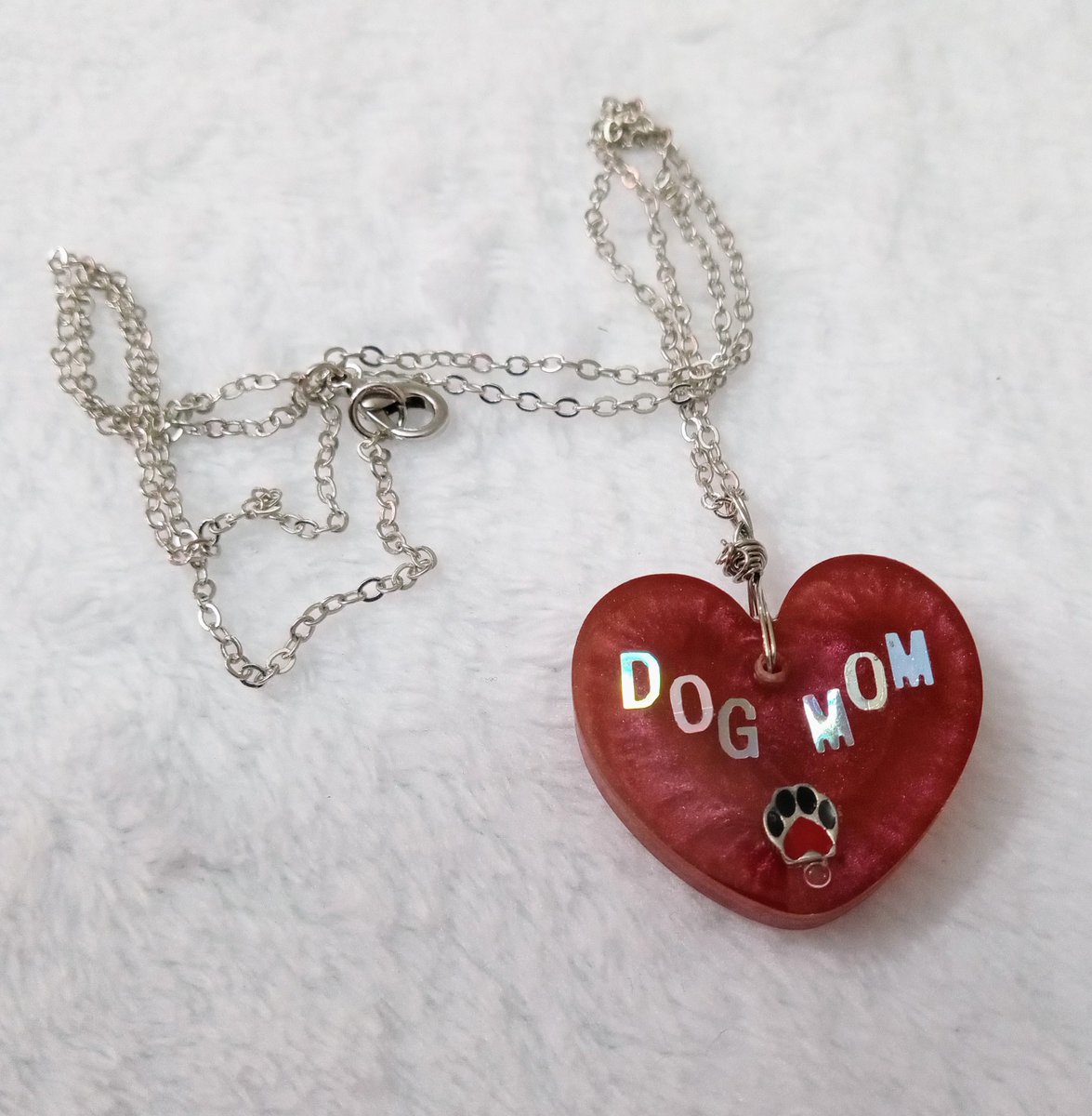 Are you a good dog mom? Show it! Resin red heart with silver letters and paw print charm
shopuniquecreations.com
#smallbusinessowner #shopsmallbusiness #femalebusinessowner #uniquejewelry #handmadejewelry #resinjewelry #dogmom