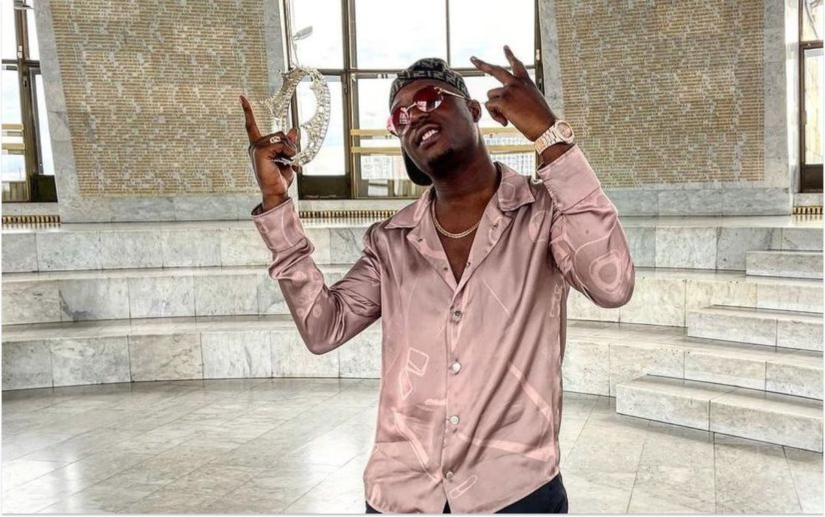 RapFrActus's tweet photo. 🚨RECORD 

NINHO devient le premier rappeur français à obtenir 5 projets avec 100% des titres certifiés ! 

Tous les titres de « M.I.L.S 2 » sont certifiés 📀 https://t.co/8Rc2KKTQ1q