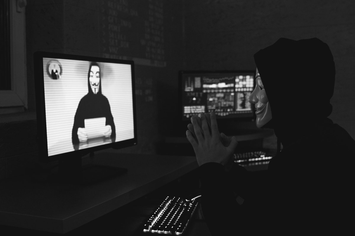 SpedoxAnonymous's tweet photo. Nowadays people can't see the difference between reality and the  internet. Reality is something you can change in a positive way, the internet is trying to change you in a negative way. Don't spread hate, spread respect . #Anonymous #trend #news https://t.co/qX3ABmi4KP