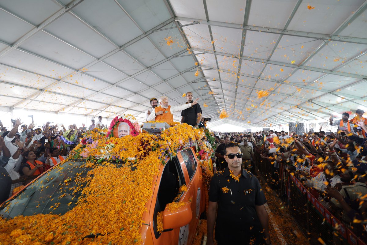 narendramodi's tweet photo. రికార్డ్ స్థాయిలో అభిమానాన్ని చూపించిన మహబూబ్‌నగర్‌కు ధన్యవాదాలు. మా అభివృద్ధి ఎజెండాతో ప్రజలు కనెక్ట్ అవుతున్నందున రికార్డు స్థాయి సీట్లసంఖ్యతో తెలంగాణ, బీజేపీని ఆశీర్వదిస్తుంది. https://t.co/RnsZjhCgVT