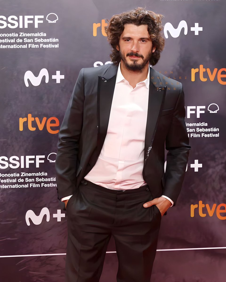 One more from last night on the red carpet at the @sansebastianfes #YonGonzalez #71SSIFF
