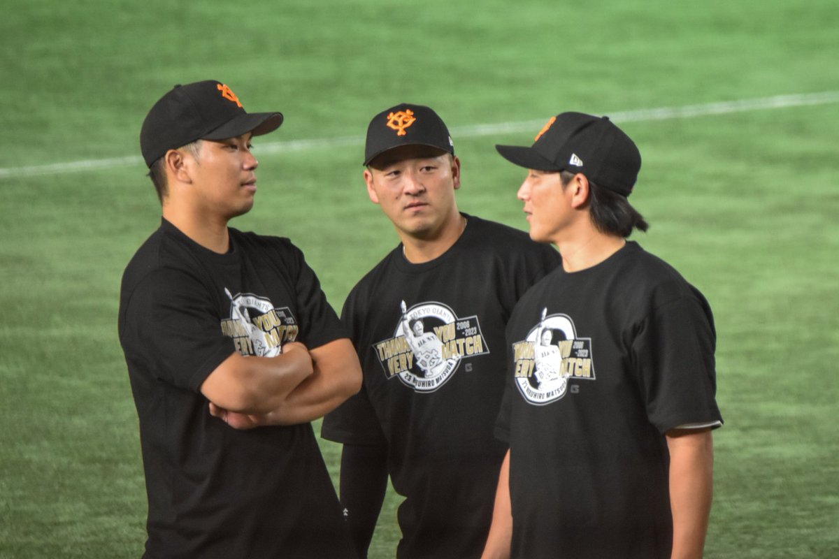 ruZGGLLVpauaT00's tweet photo. 熱男Tシャツの捕手組
＃小林誠司
＃大城卓三
＃岸田行倫 https://t.co/OJplzIdUsF