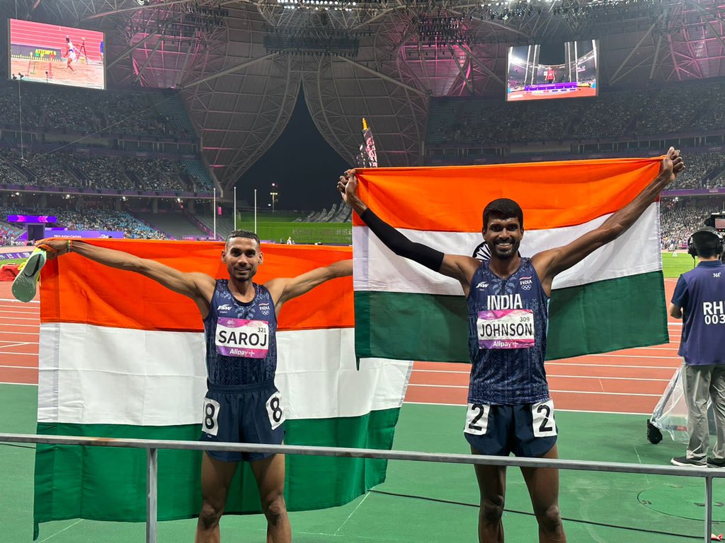 ANOTHER DOUBLE PODIUM FINISH IN ATHLETICS 🔥 Incredible effort from Ajay Kumar Saroj and @JinsonJohnson5 on securing 🥈and 🥉 in the Men's 1500m event 🏃 at the #AsianGames2022 🔥 Winning with conviction and zeal to make the nation proud. Your dedication and hard work are truly