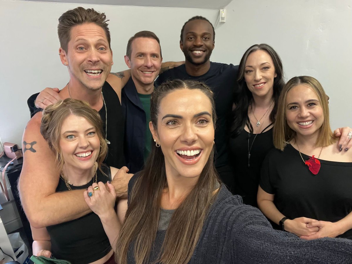 paintdks's tweet image. You know I love to draw reunion moment and I LOVE you guys so muchhhhhh❤️
@Devora_Wilde @TimDownie1 @SamanthaBeart
@AmeliaTyler
#DevoraWilde #JenniferEnglish #TheoSolomon #BaldursGate3 #BG3 #laezel #shadowheart #astarion #gale #wyll #AmeliaTyler #Narrator #karlach