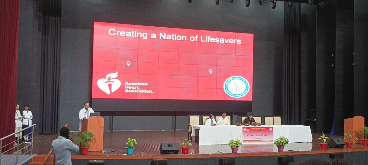 nssptrsuCG's tweet photo. AIIMS Raipur द्वारा विश्व हृदय दिवस (29 सितंबर ) पर कार्डियो पल्मोनरी पुनर्जीवन (सीपीआर) प्रशिक्षण दिया गया, जिसमें PtRSU विश्वविद्यालय के 50 स्वयंसेवकों ने अपना प्रशिक्षण पूर्ण किया।
#worldheartday #aiimsraipur #ptrsu #nssindia #nsschhattisgarh #nss https://t.co/UyNzJBMse7
