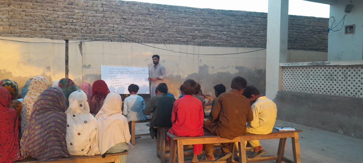sscsindh's tweet photo. Sindh Students Council held a "Free English Class" in village 21st Dadh, Sakrand. Students were taught "Types of Sentences on the basis of Function." Number of students from village attended the class. 

Sindh Students Council ~ Chapter Village 21st Dadh, Sakrand https://t.co/Y73gXtoeIE