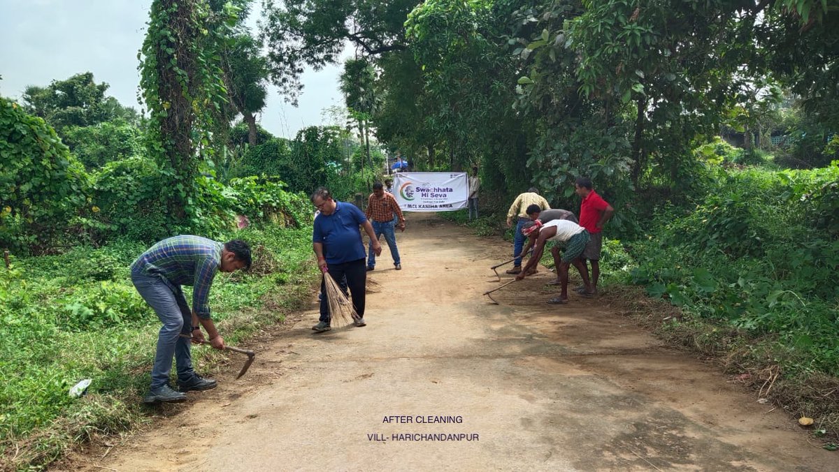 KanihaArea_MCL's tweet photo. #SwachhataHiSeva #SwachhtaAbhiyan at Kaniha Area, MCL at Harichandanpur Village with the help of the villagers. @mahanadicoal @CoalMinistry @PIB_India https://t.co/zi1SJ5nHA4