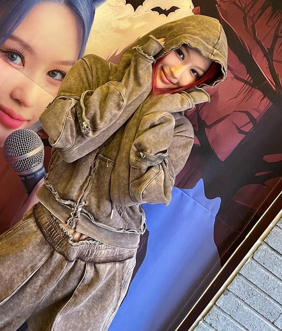bobasubiniee's tweet photo. who is the most precious human on this plant? yes, it's siyeon. that is all. ♡ https://t.co/oRmlfRGu5k