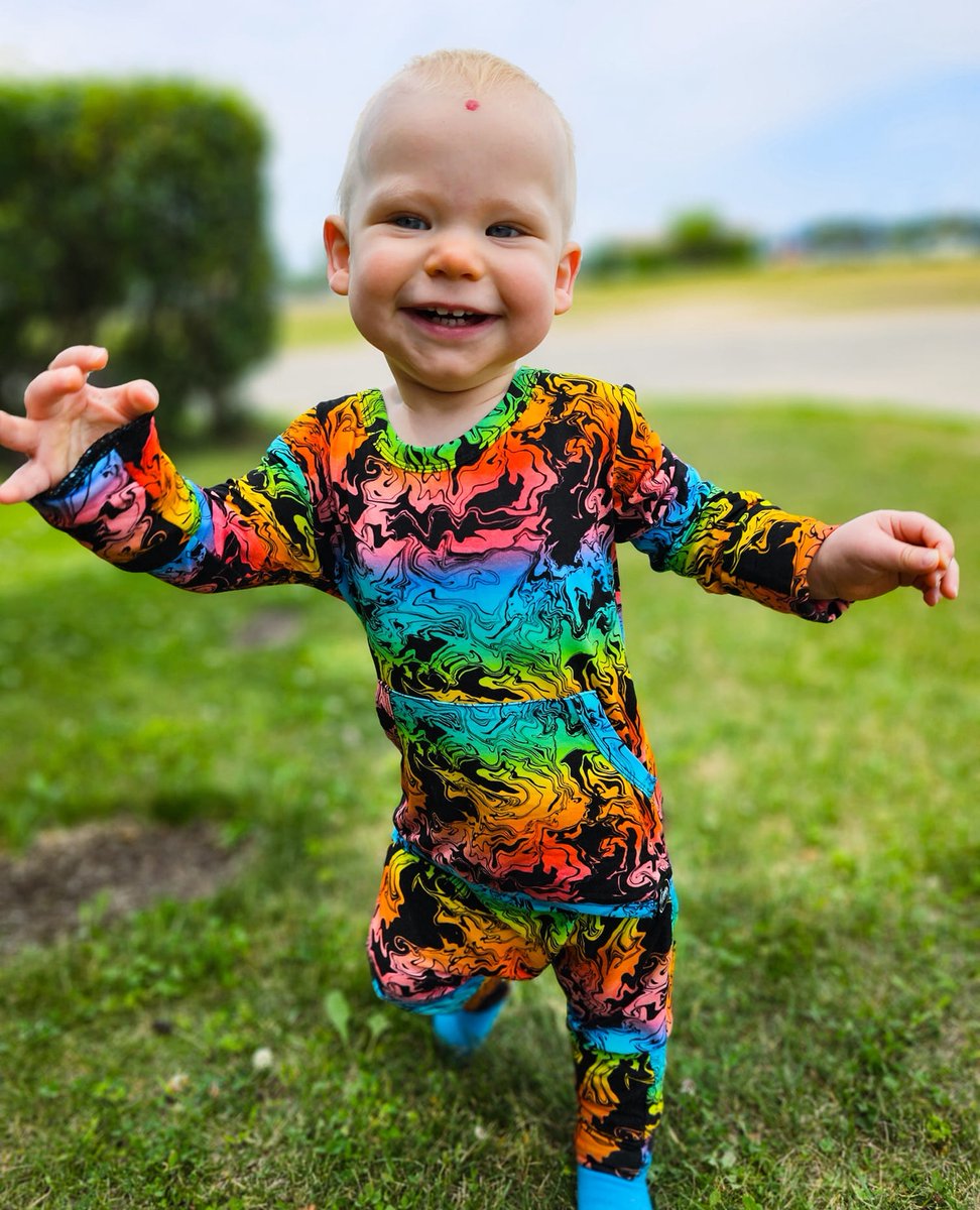 "We love RSR because of the longevity and the ease of the front belly opening! They also keep my girl comfortable and stylish all year long!"⁠
@taywon36